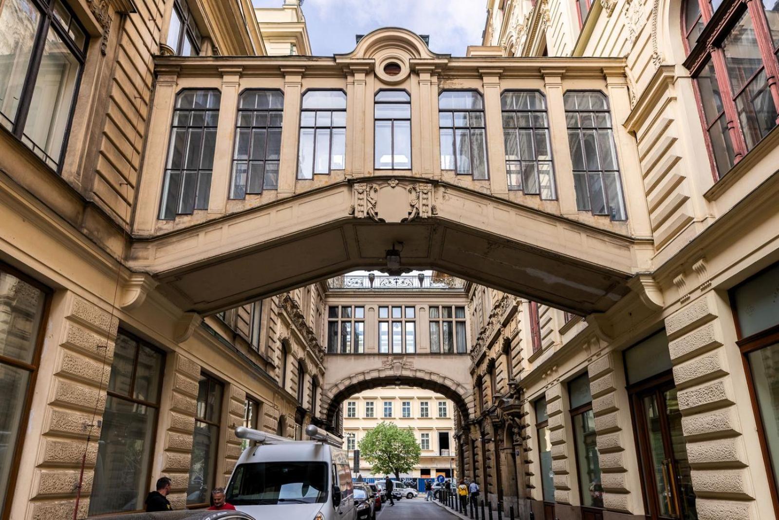 Modern Urban Room In The City Center Of Prague Exterior photo